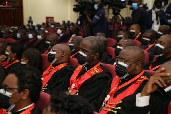 PRESIDENTE DA REPÚBLICA NO ACTO DE ABERTURA DO ANO JUDICIAL NO HUAMBO